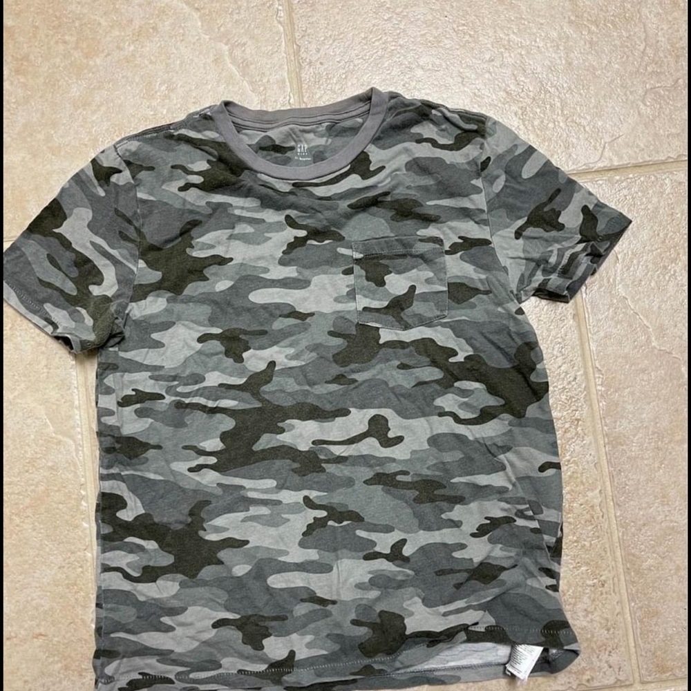 Gap boys camo T-shirt